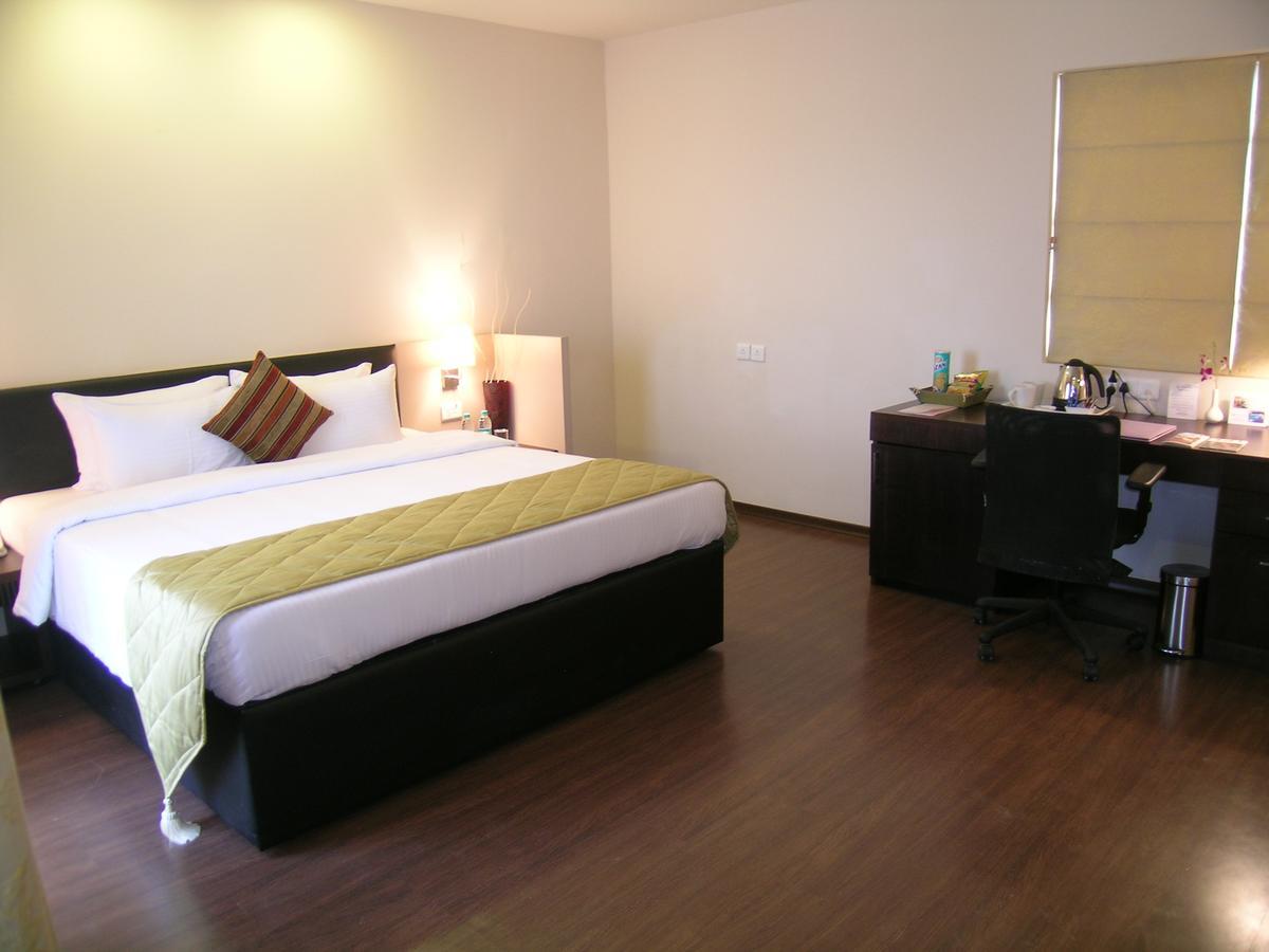 Royal Orchid Suites Whitefield Bangalore Esterno foto